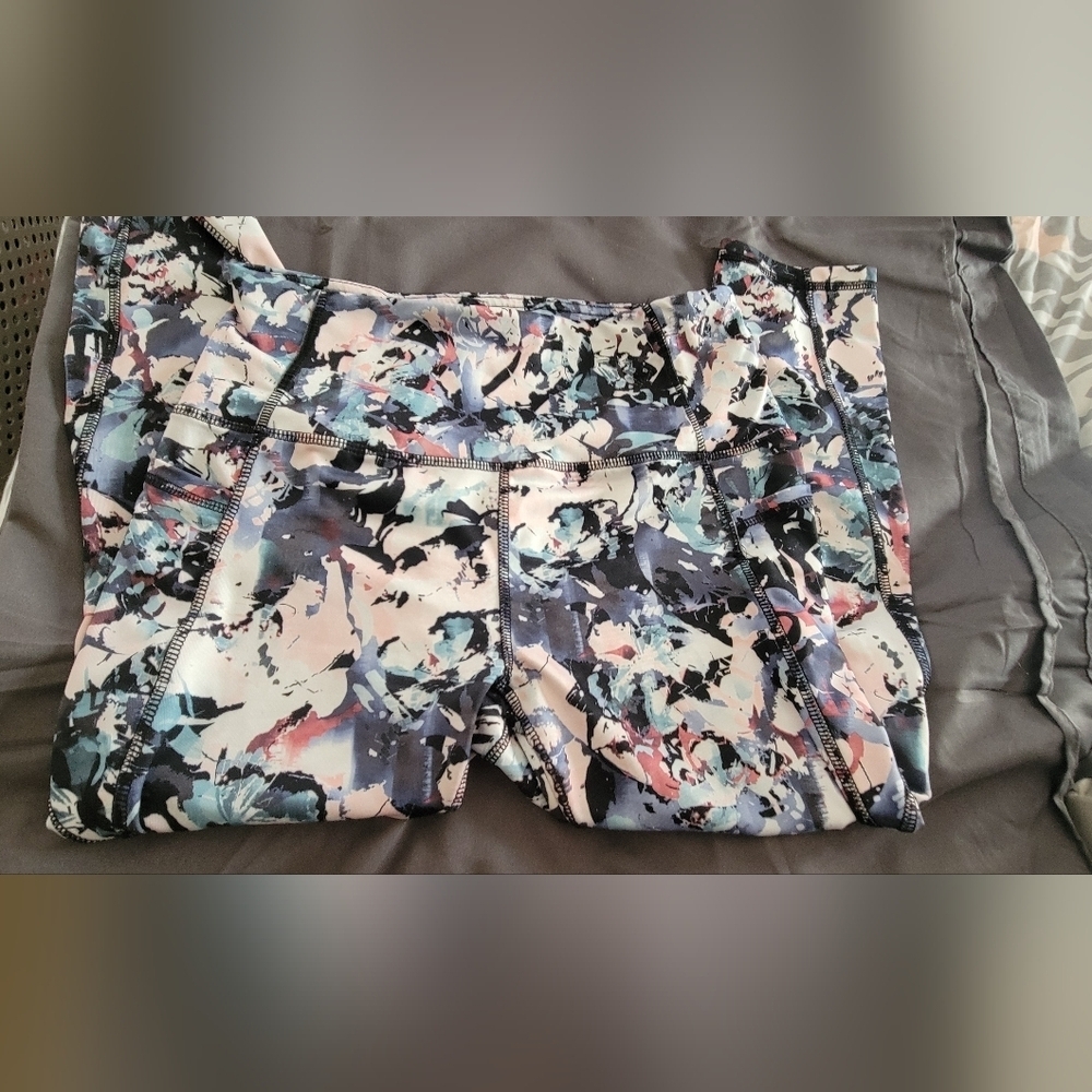 Floral Leggings - Picture 2 of 3